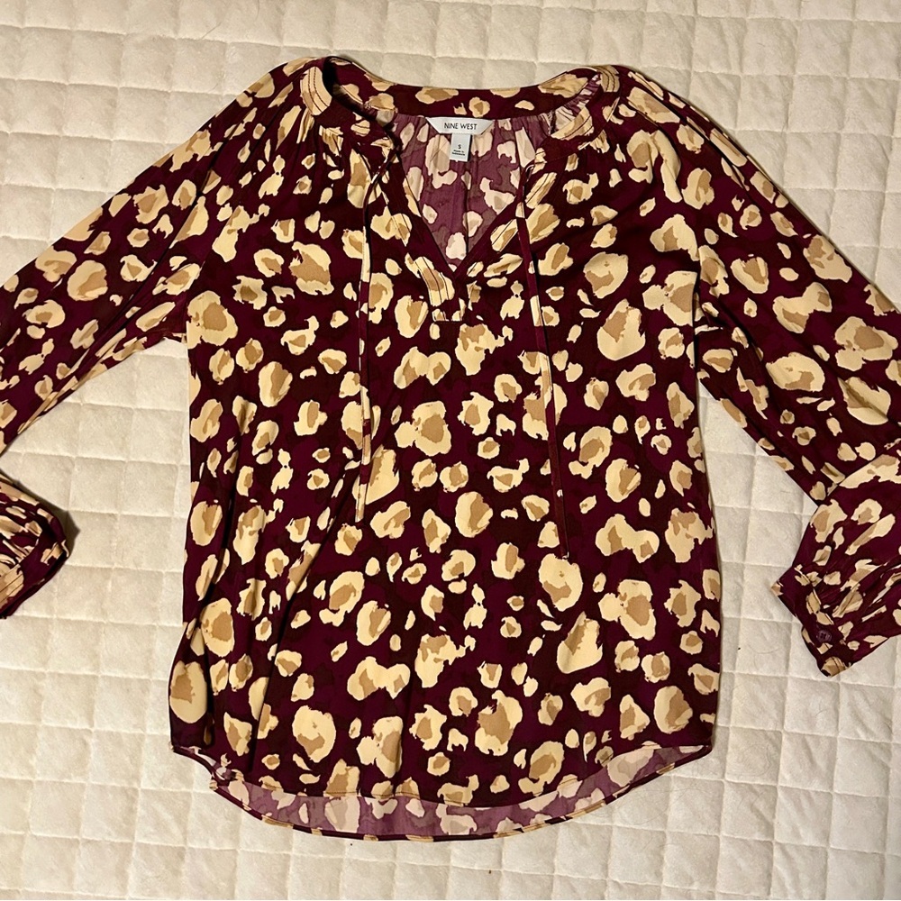 Nine West Long Sleeve V-Neck Printed Blouse in Plum Wild Leopard pattern - Picture 1 of 5